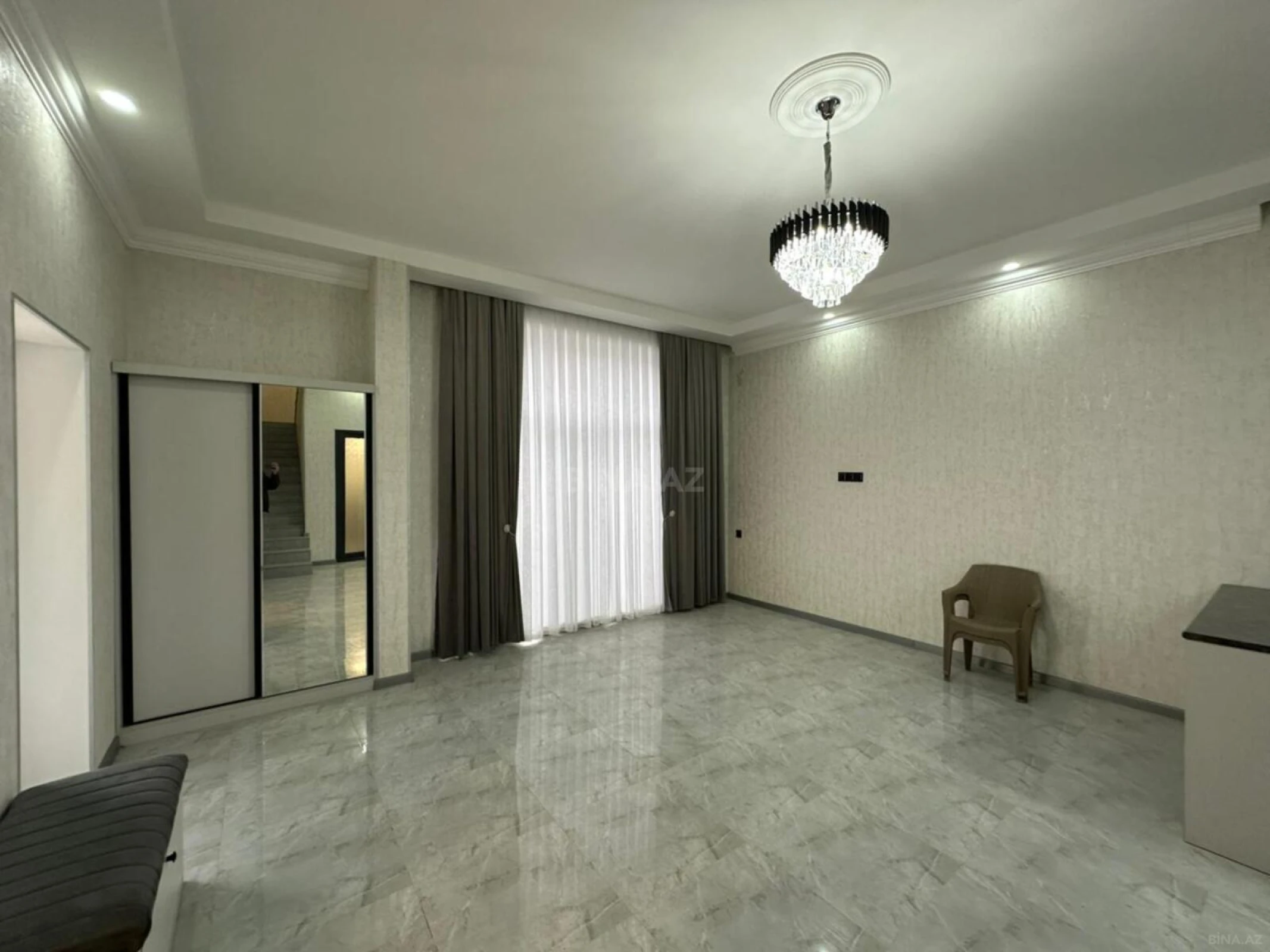 Satılır 4 otaqlı həyət evi 240 m²