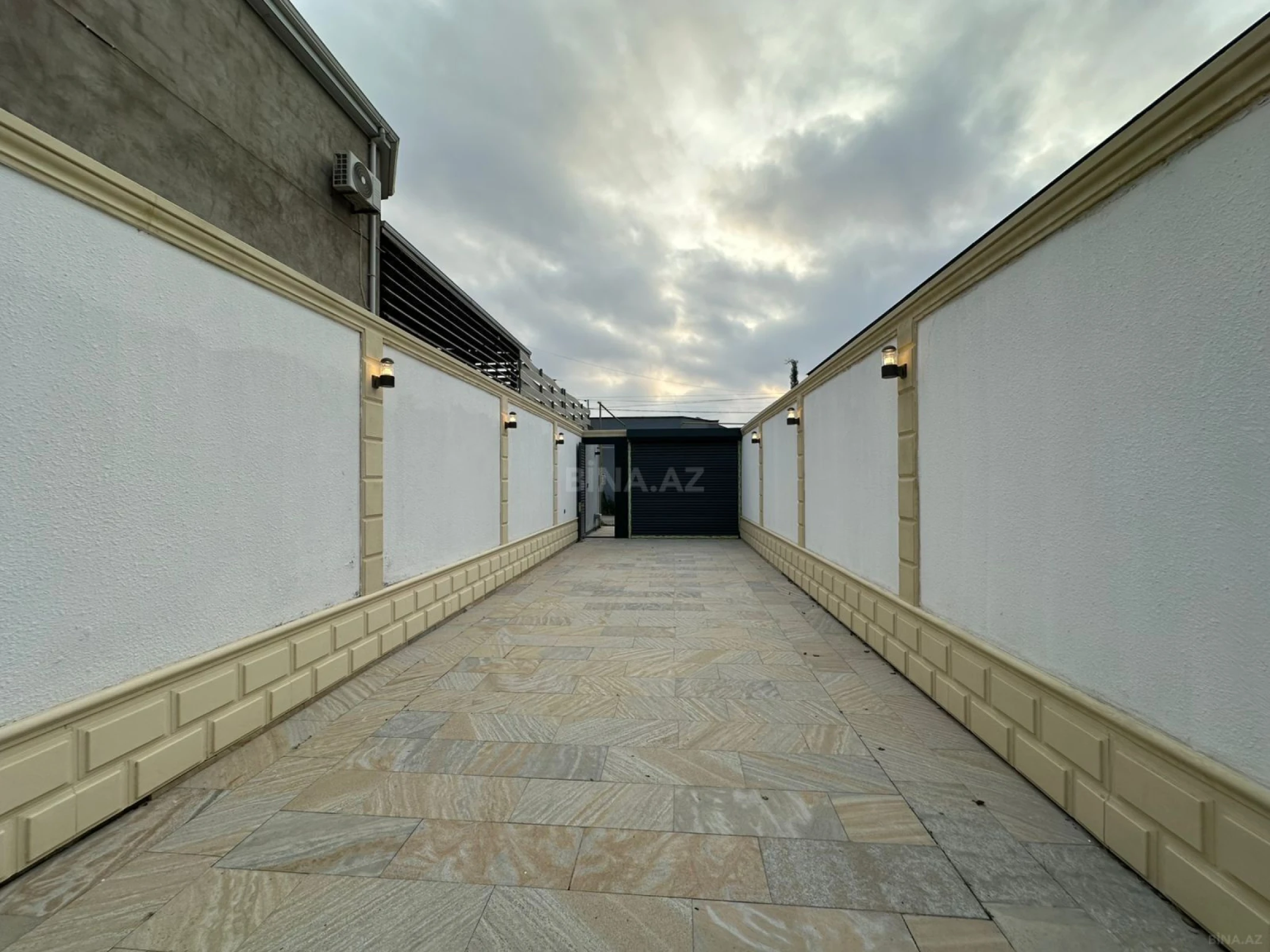 Satılır 4 otaqlı həyət evi 240 m²