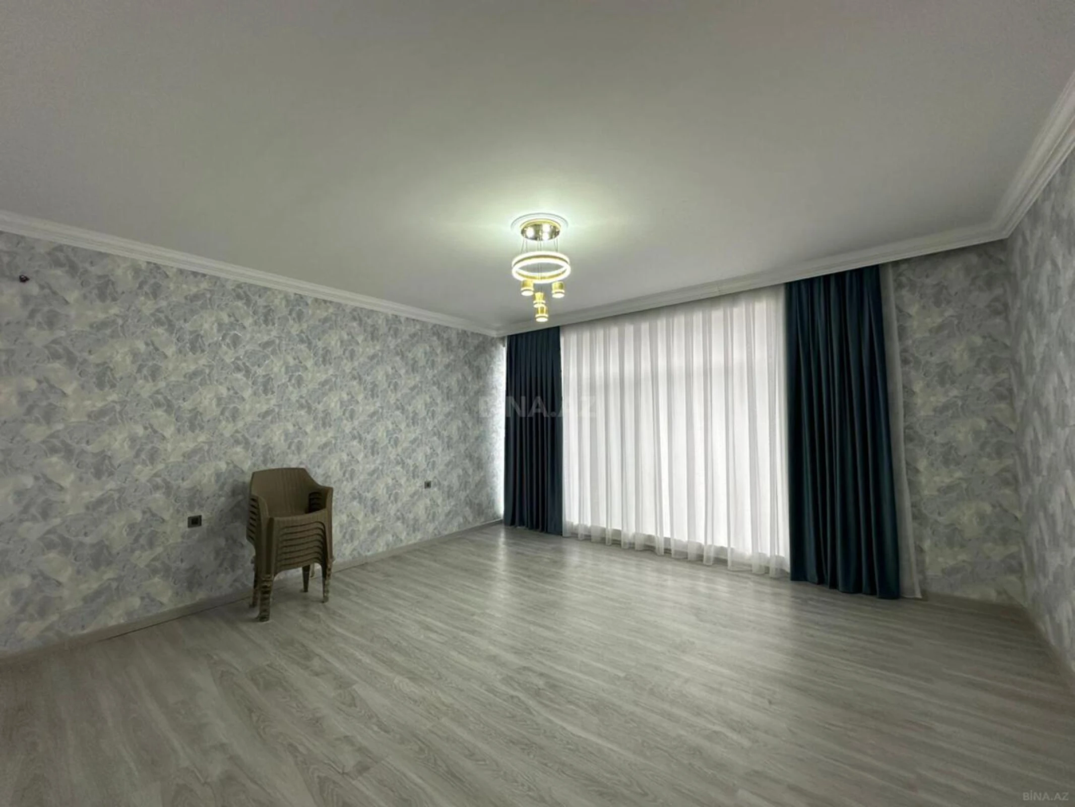 Satılır 4 otaqlı həyət evi 240 m²
