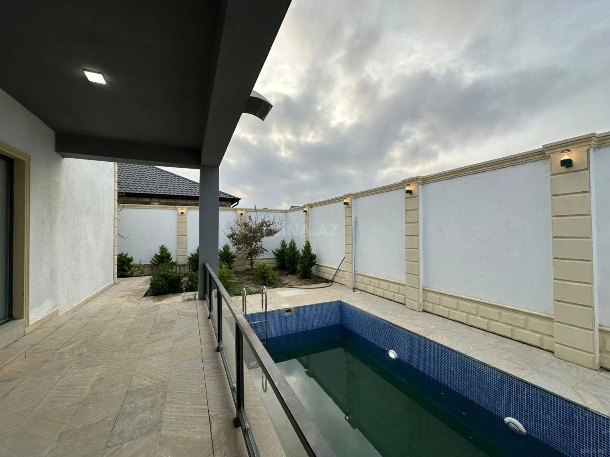 Satılır 4 otaqlı həyət evi 240 m²