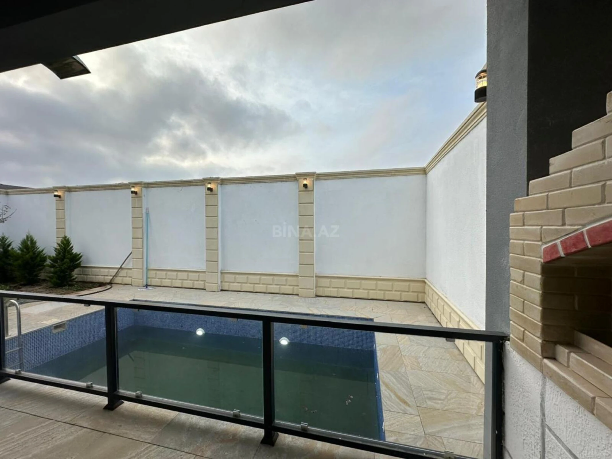 Satılır 4 otaqlı həyət evi 240 m²