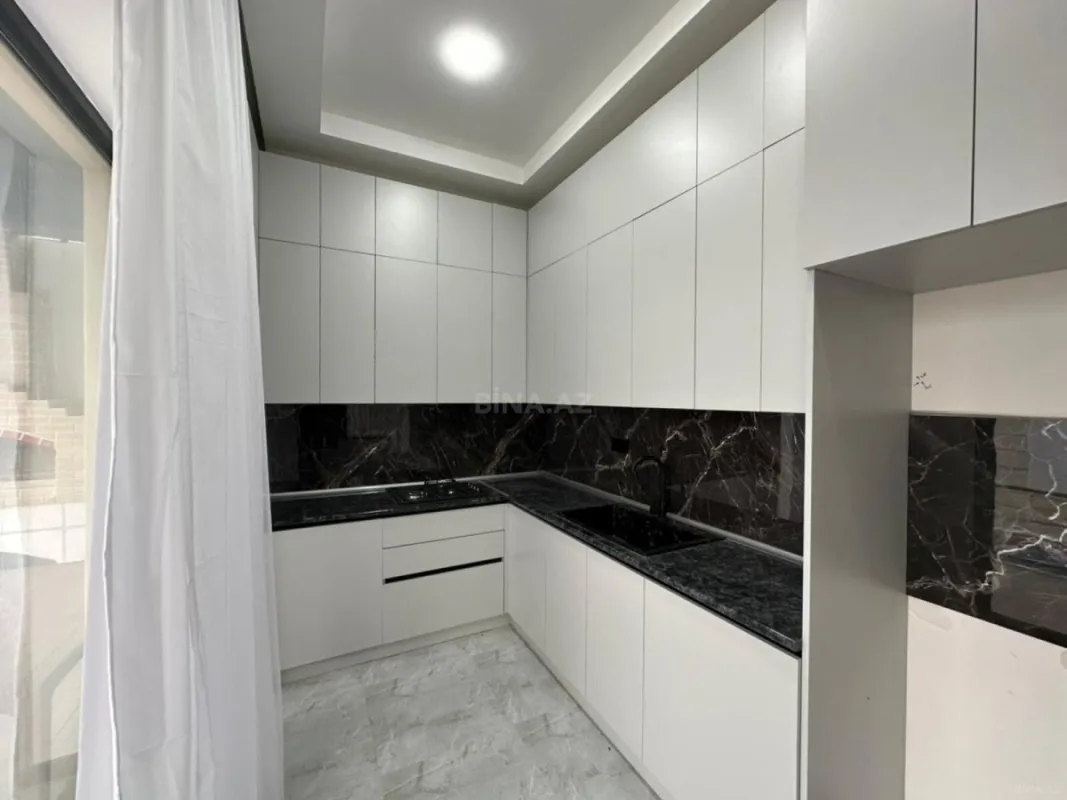 Satılır 4 otaqlı həyət evi 240 m²