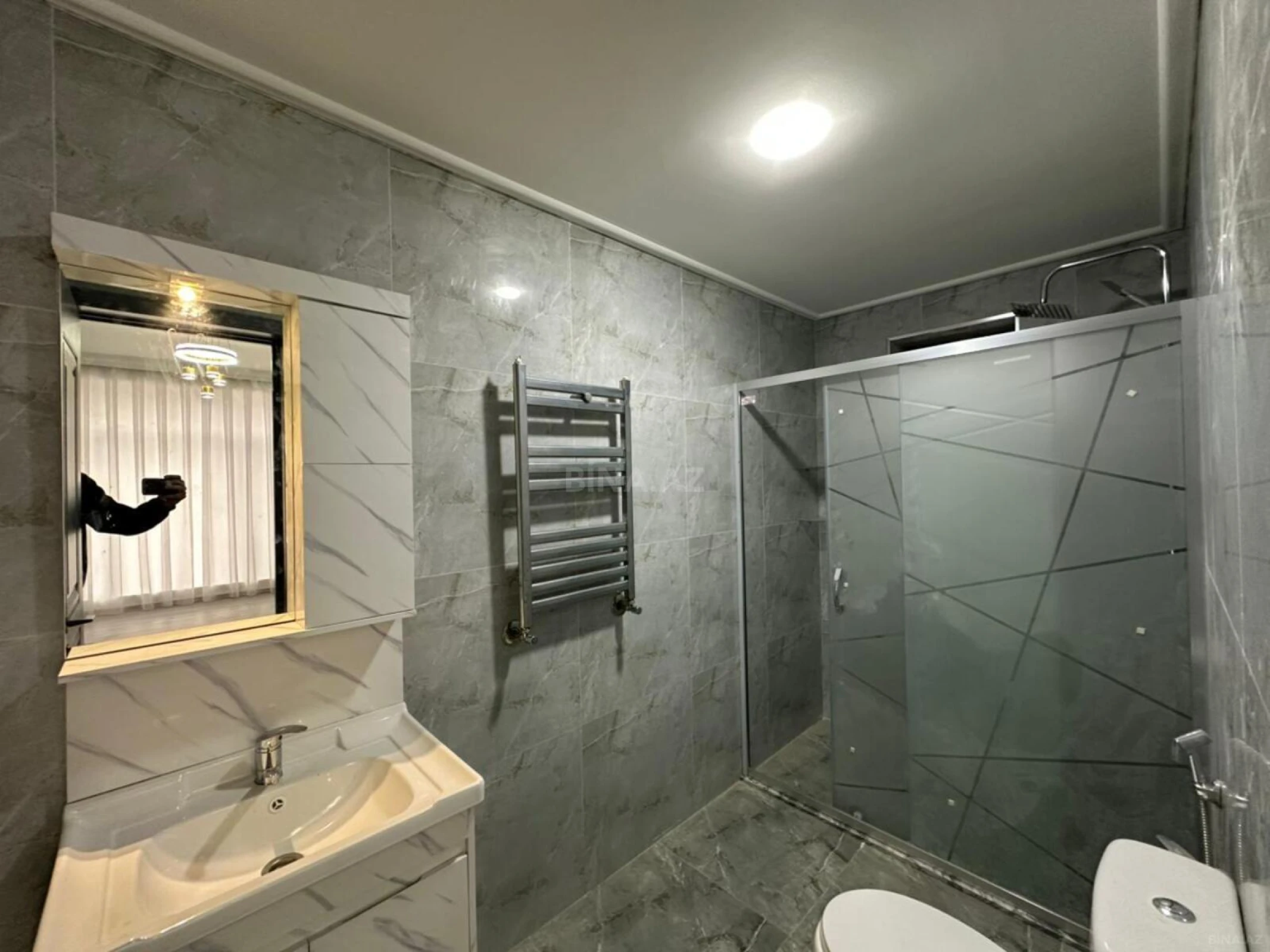 Satılır 4 otaqlı həyət evi 240 m²