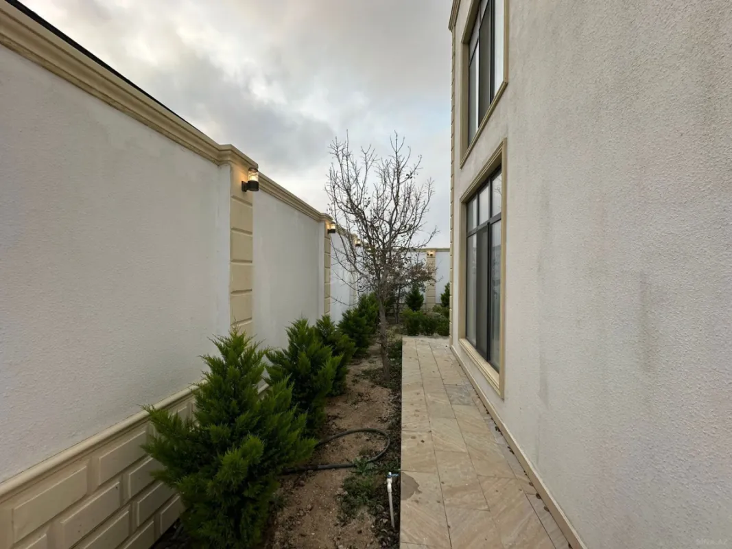 Satılır 4 otaqlı həyət evi 240 m²