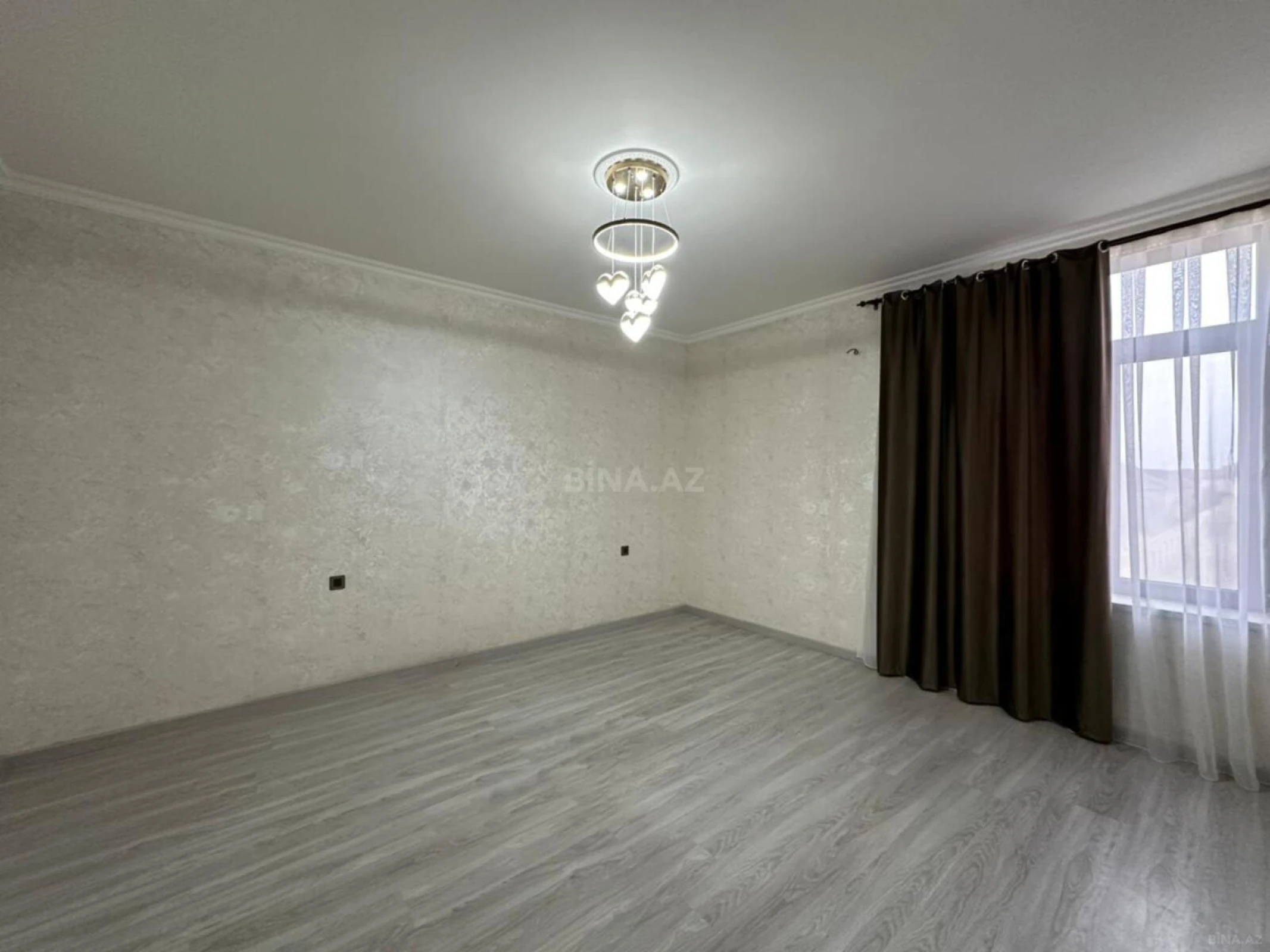 Satılır 4 otaqlı həyət evi 240 m²