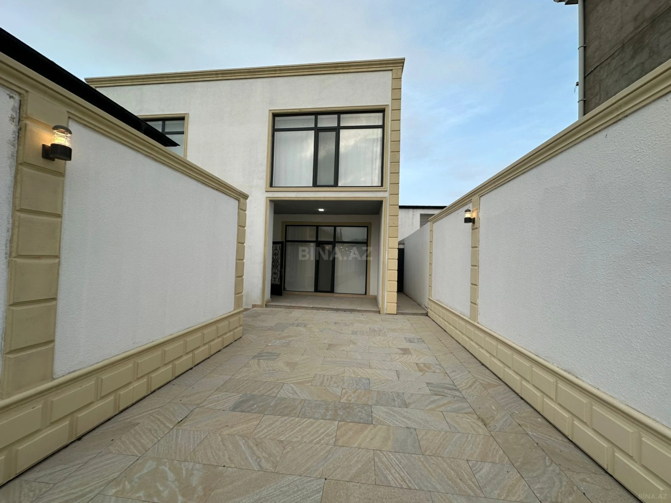 Satılır 4 otaqlı həyət evi 240 m²