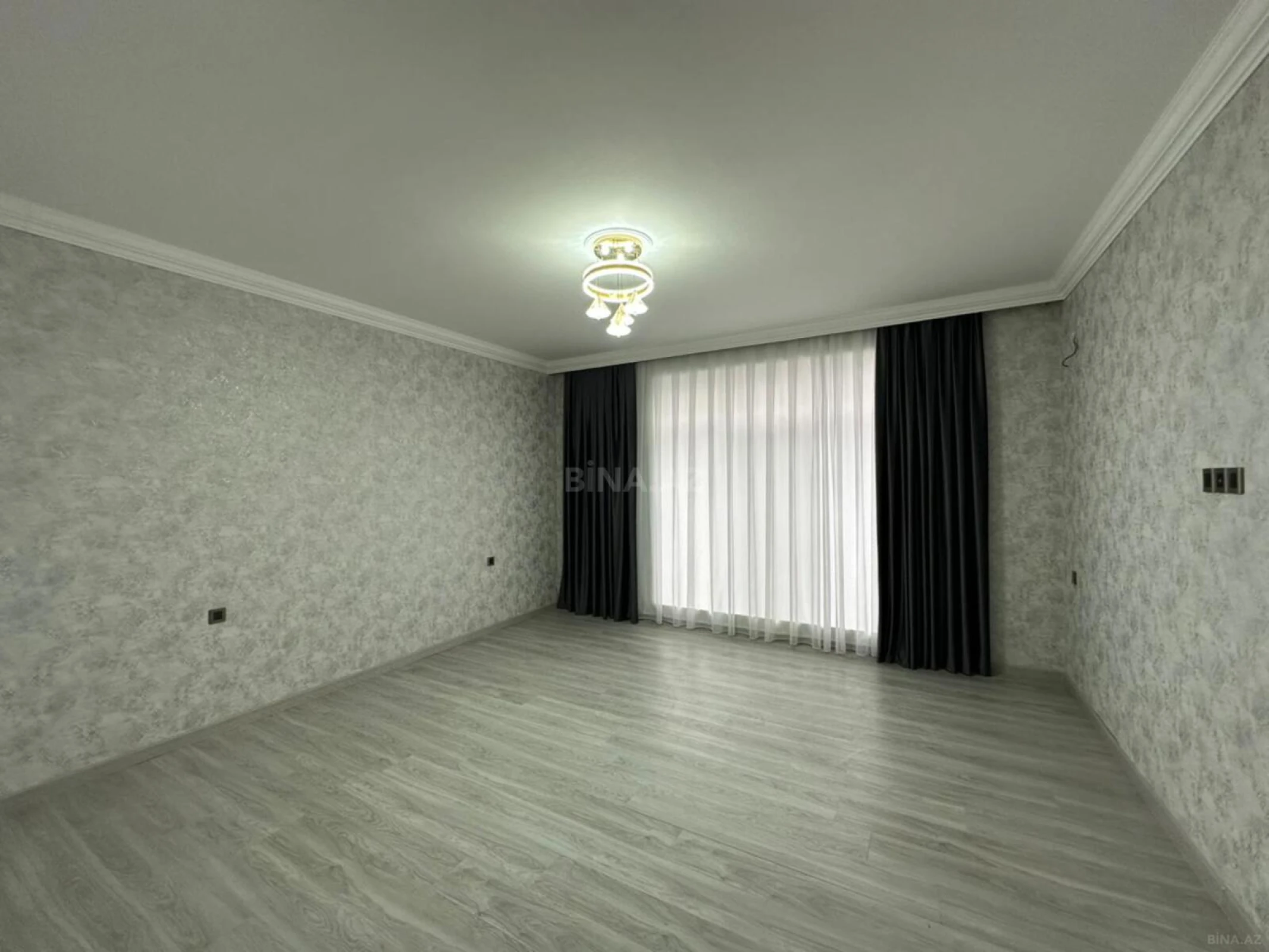 Satılır 4 otaqlı həyət evi 240 m²