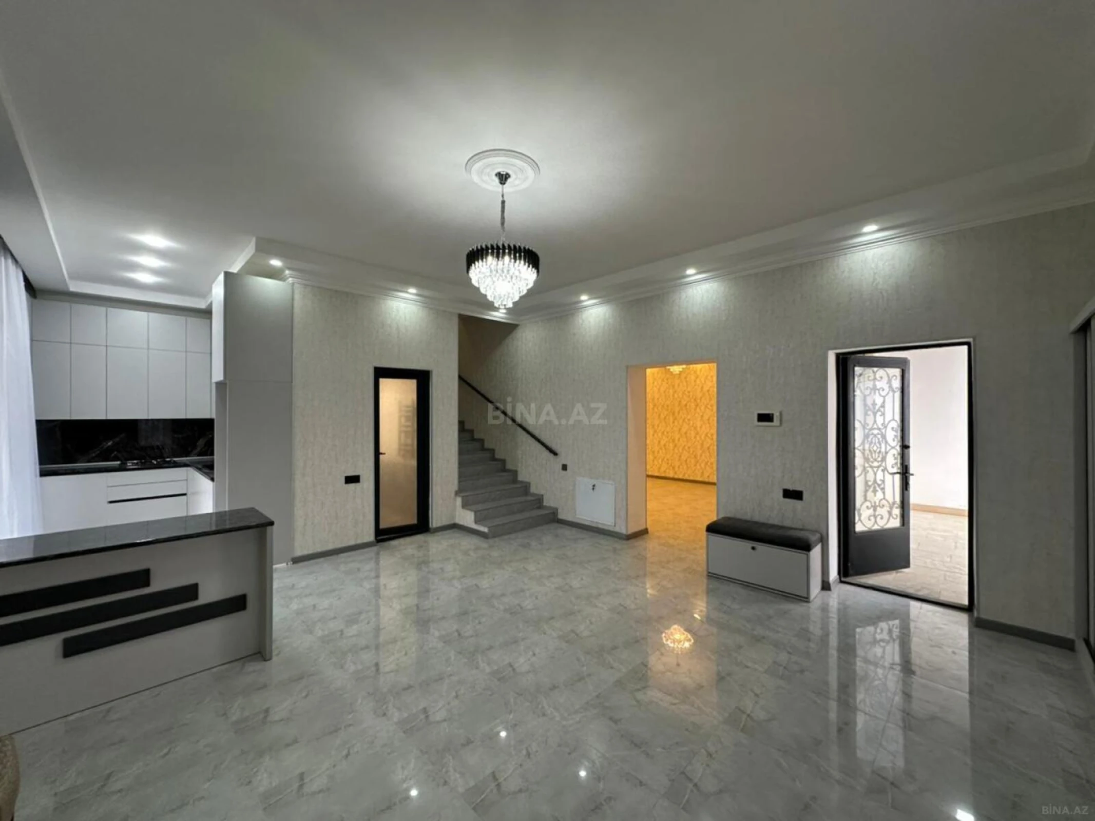 Satılır 4 otaqlı həyət evi 240 m²
