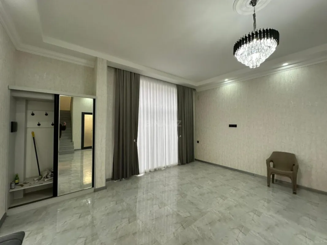 Satılır 4 otaqlı həyət evi 240 m²
