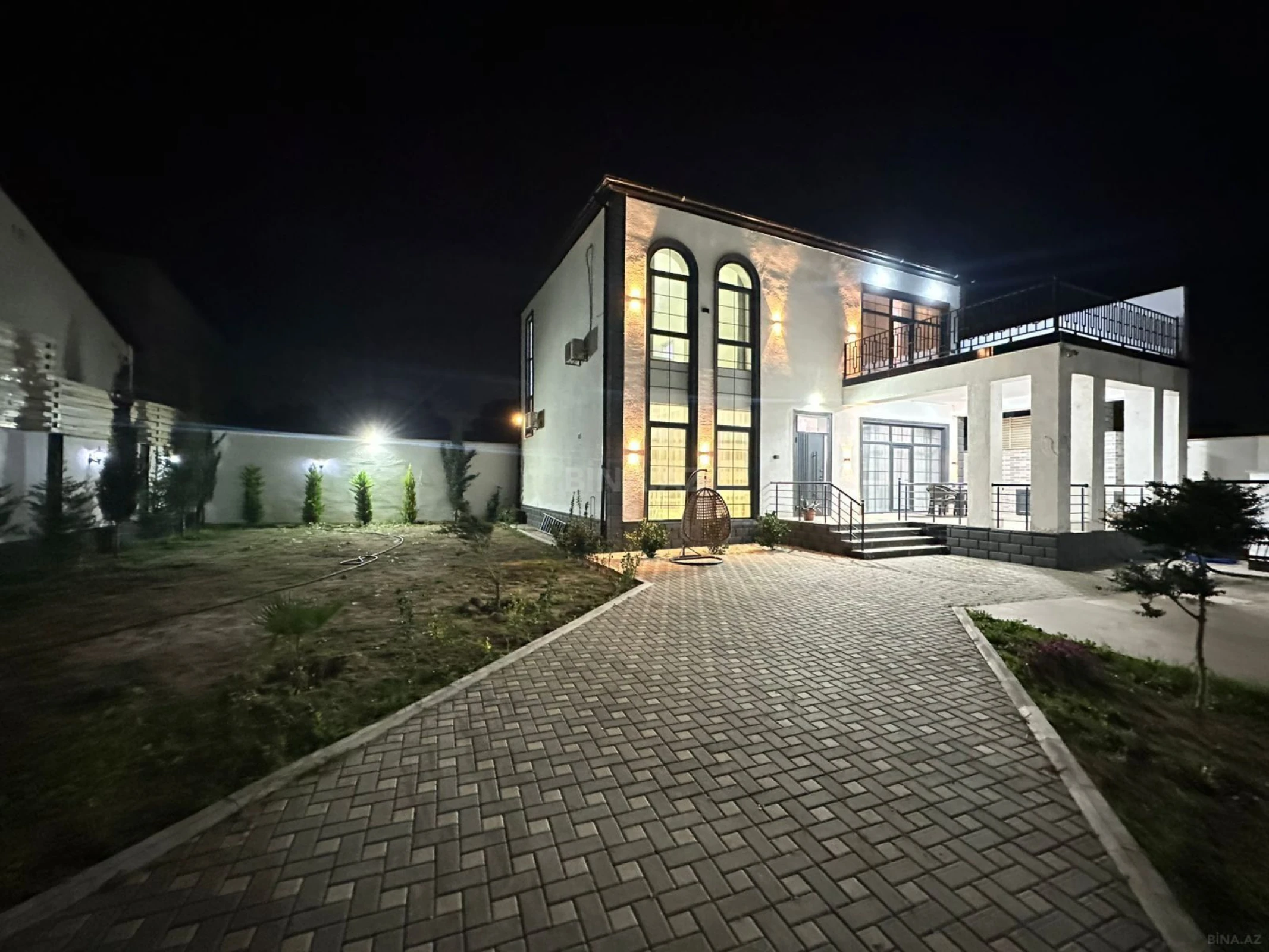 Satılır 4 otaqlı həyət evi 240 m²