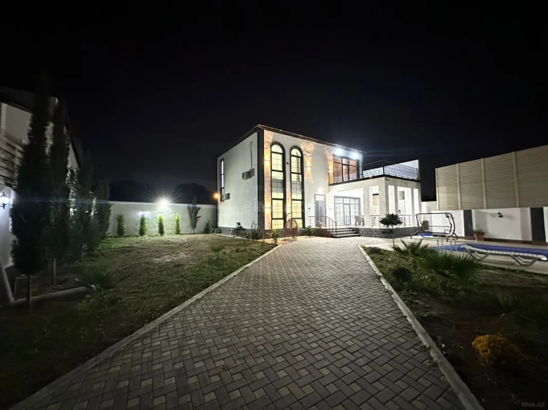 Satılır 4 otaqlı həyət evi 240 m²