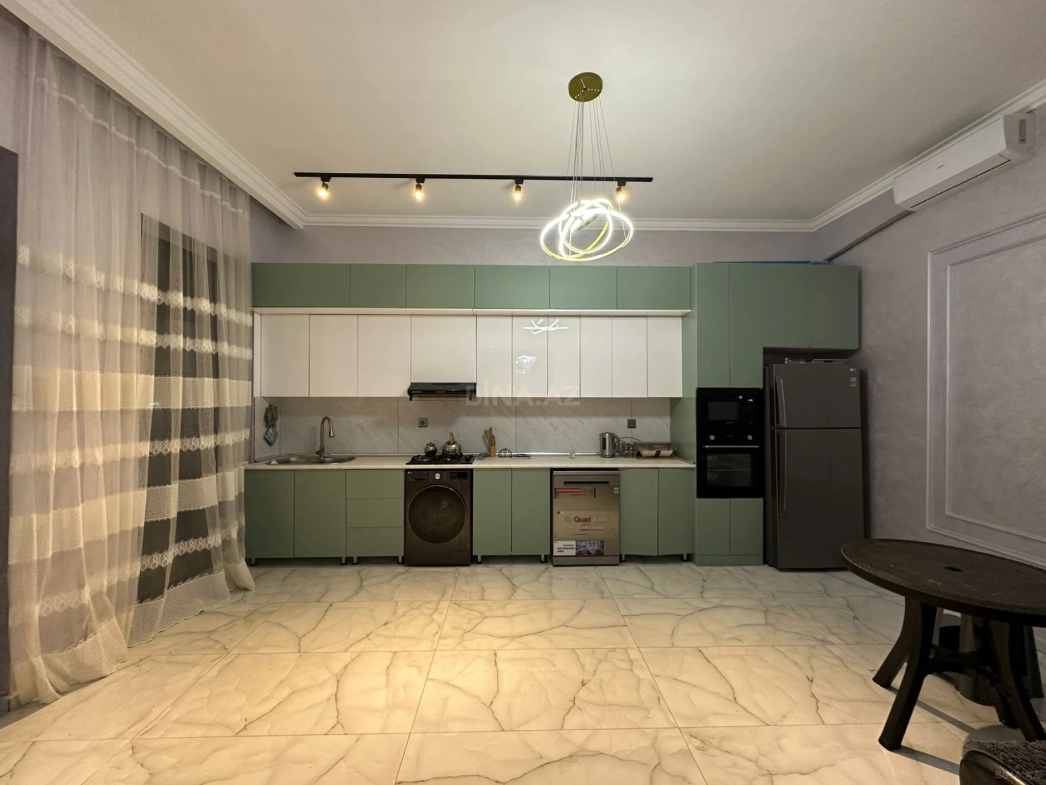 Satılır 4 otaqlı həyət evi 240 m²