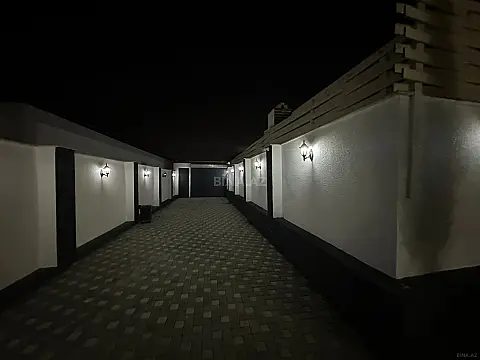 Satılır 4 otaqlı həyət evi 240 m²