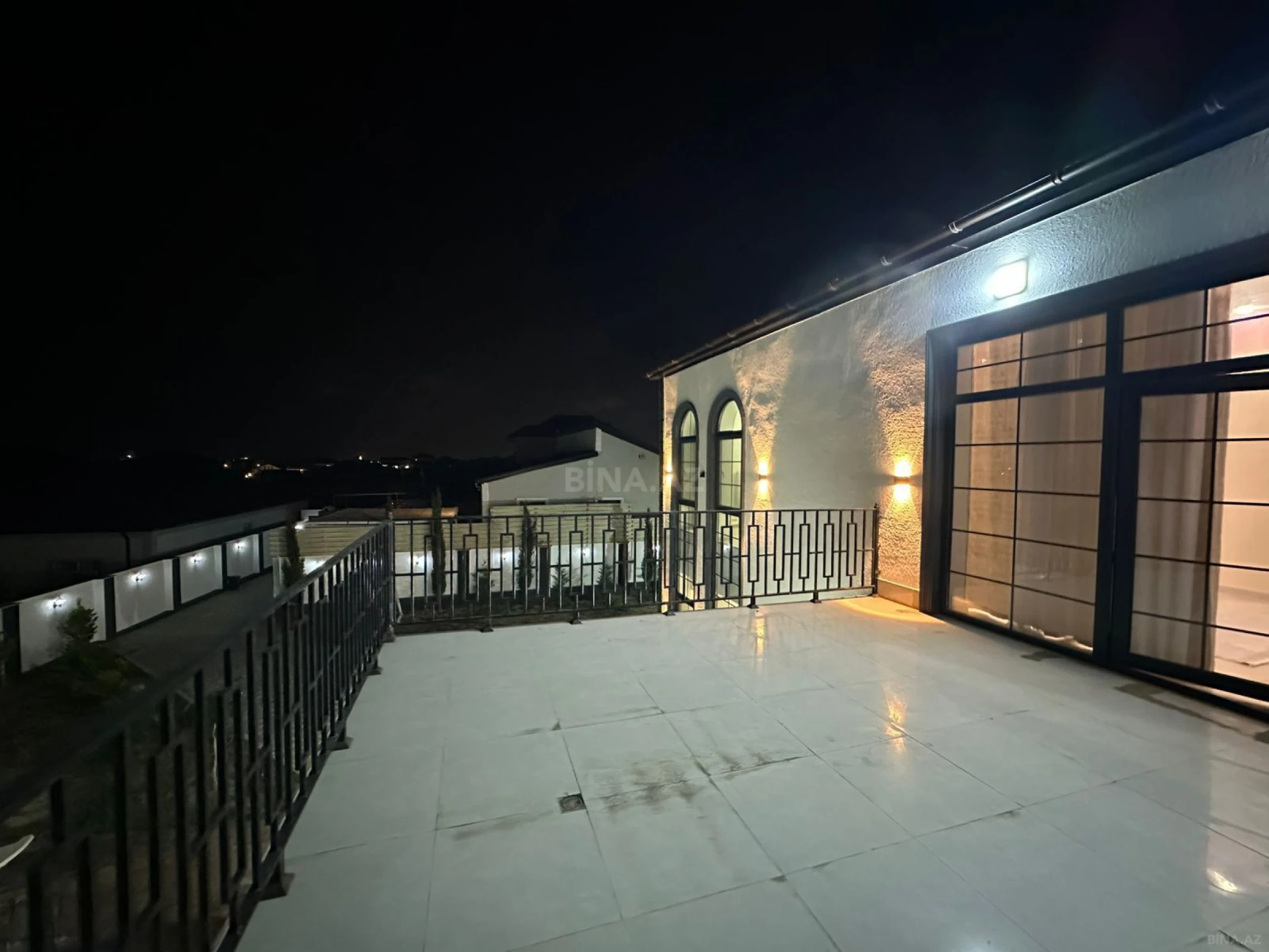 Satılır 4 otaqlı həyət evi 240 m²