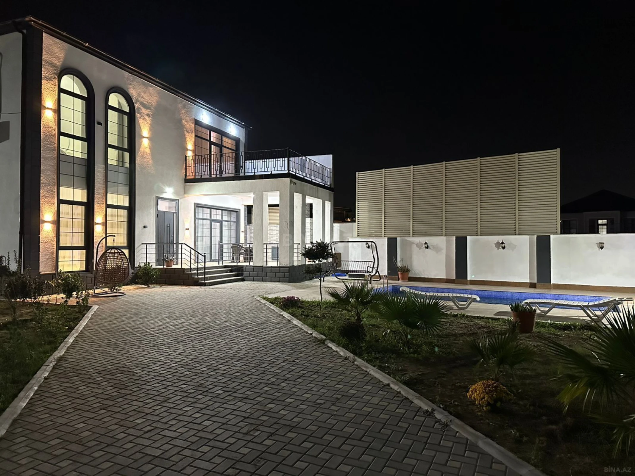 Satılır 4 otaqlı həyət evi 240 m²