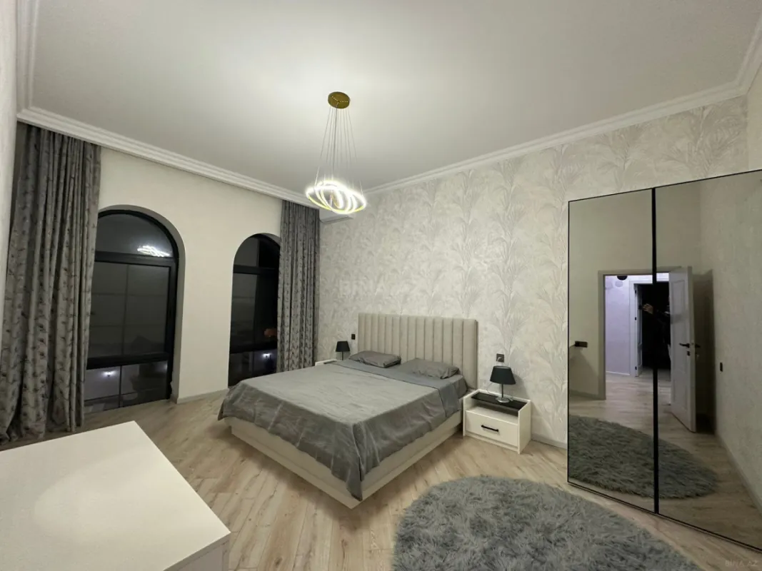 Satılır 4 otaqlı həyət evi 240 m²