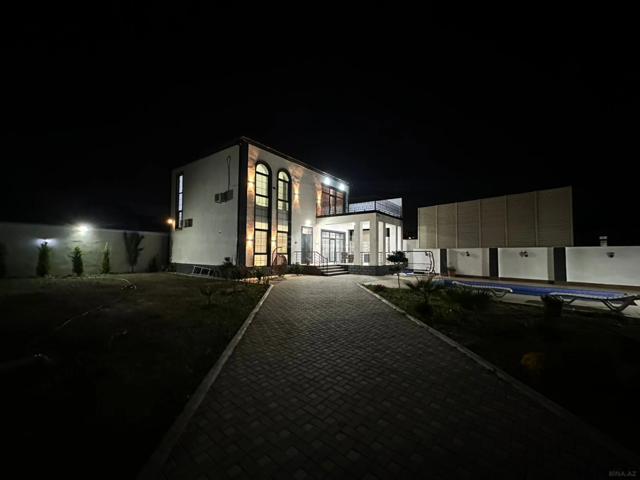 Satılır 4 otaqlı həyət evi 240 m²