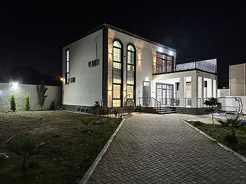 Satılır 4 otaqlı həyət evi 240 m²
