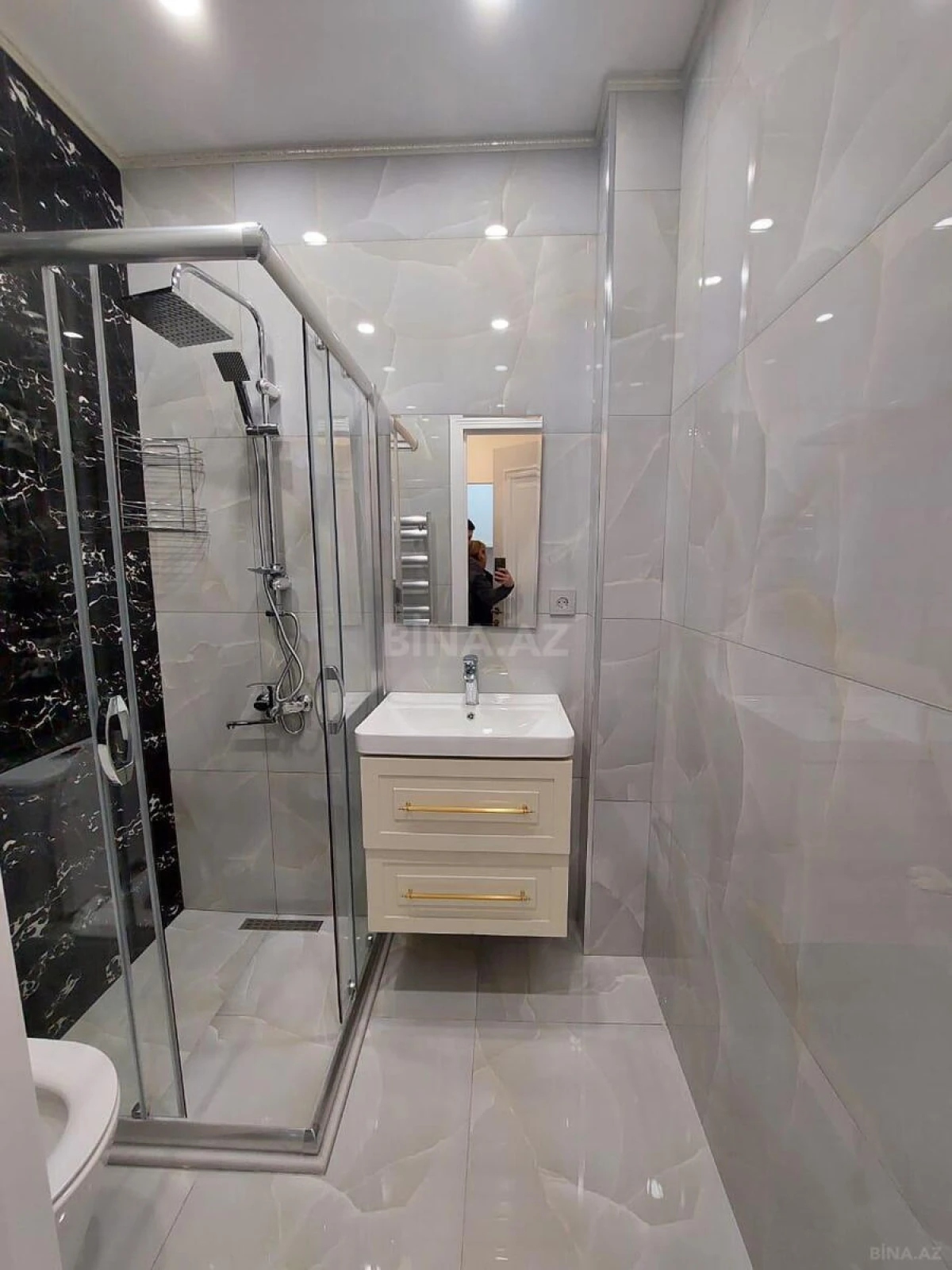 Kirayə verilir 2 otaqlı mənzil 70 m²