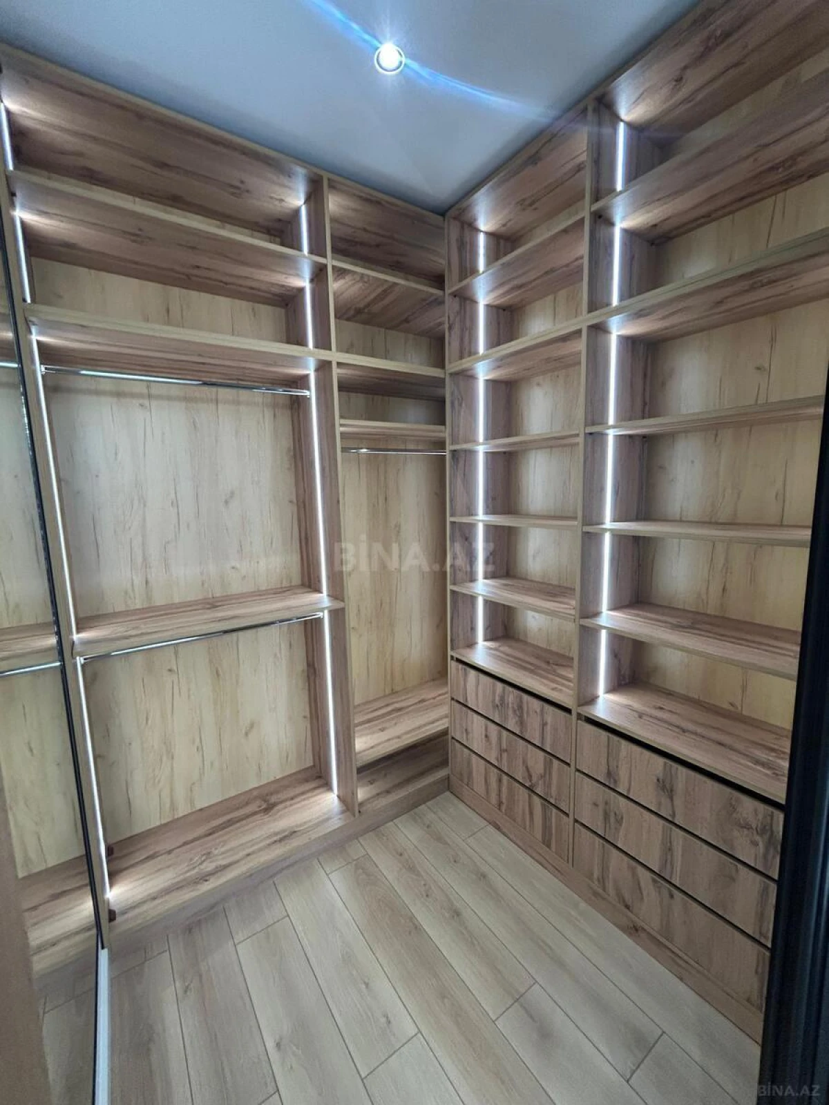 Kirayə verilir 2 otaqlı mənzil 70 m²