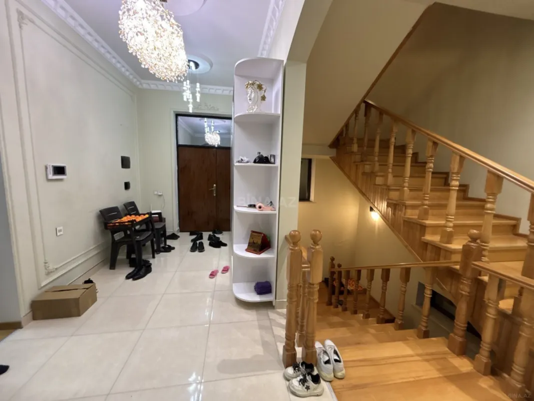 Satılır 6 otaqlı həyət evi 450 m²