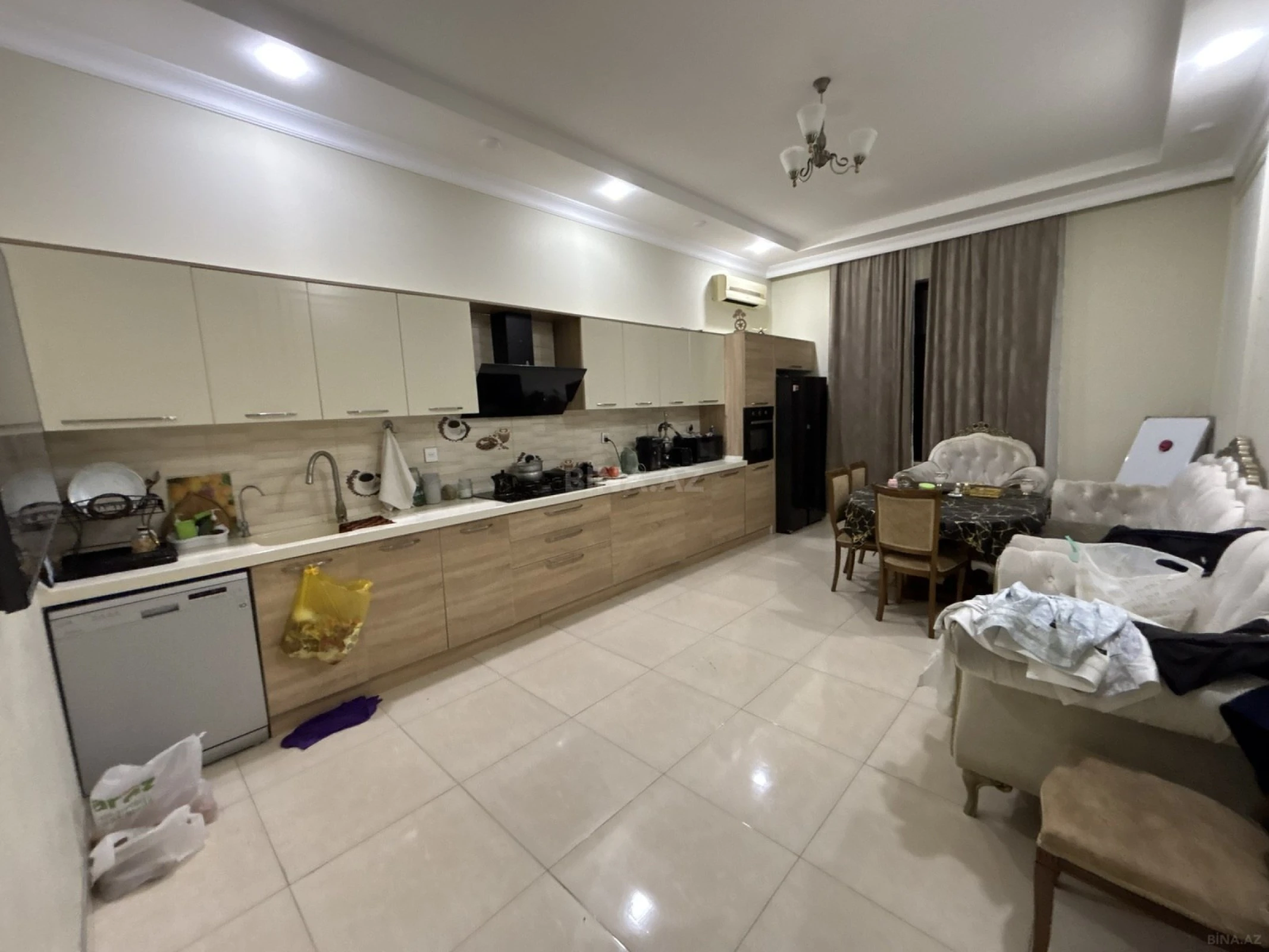 Satılır 6 otaqlı həyət evi 450 m²