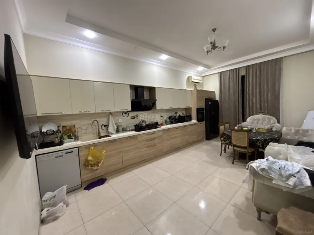 Satılır 6 otaqlı həyət evi 450 m²