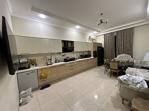 Satılır 6 otaqlı həyət evi 450 m²