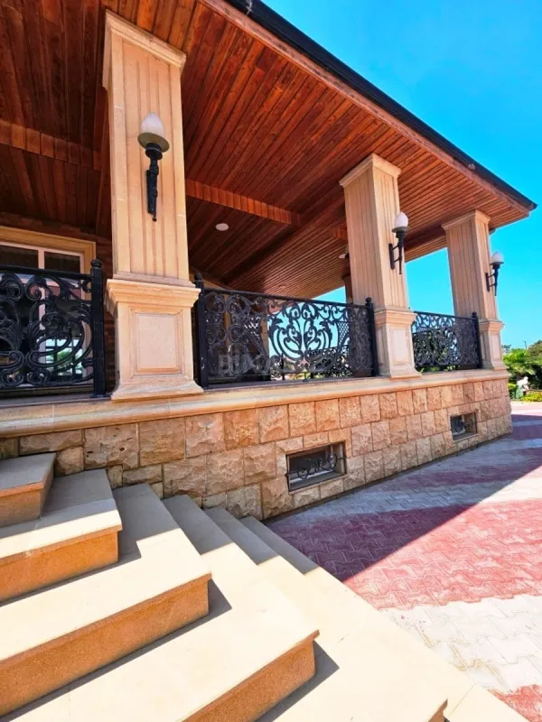 Satılır 5 otaqlı həyət evi 400 m²