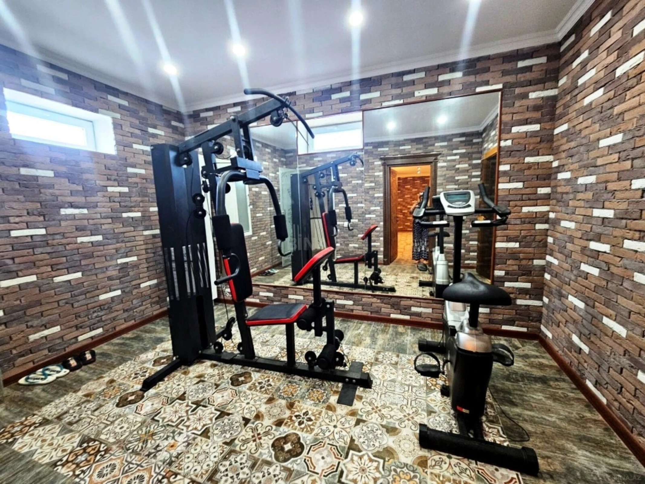 Satılır 5 otaqlı həyət evi 400 m²