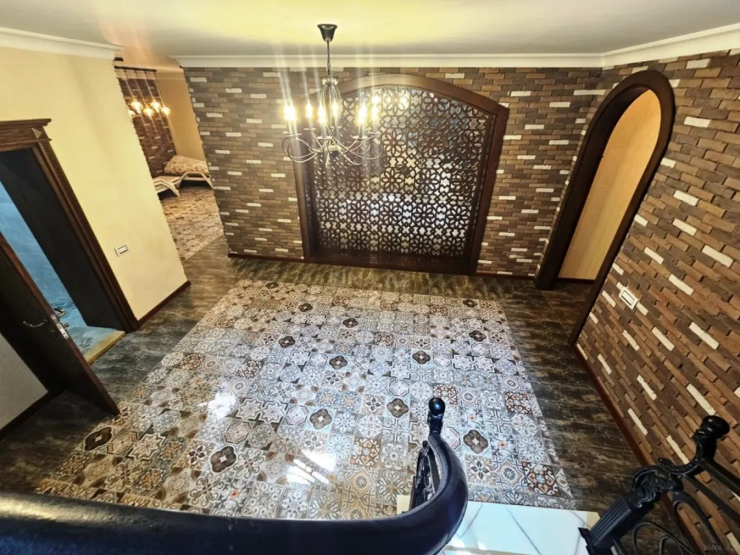 Satılır 5 otaqlı həyət evi 400 m²