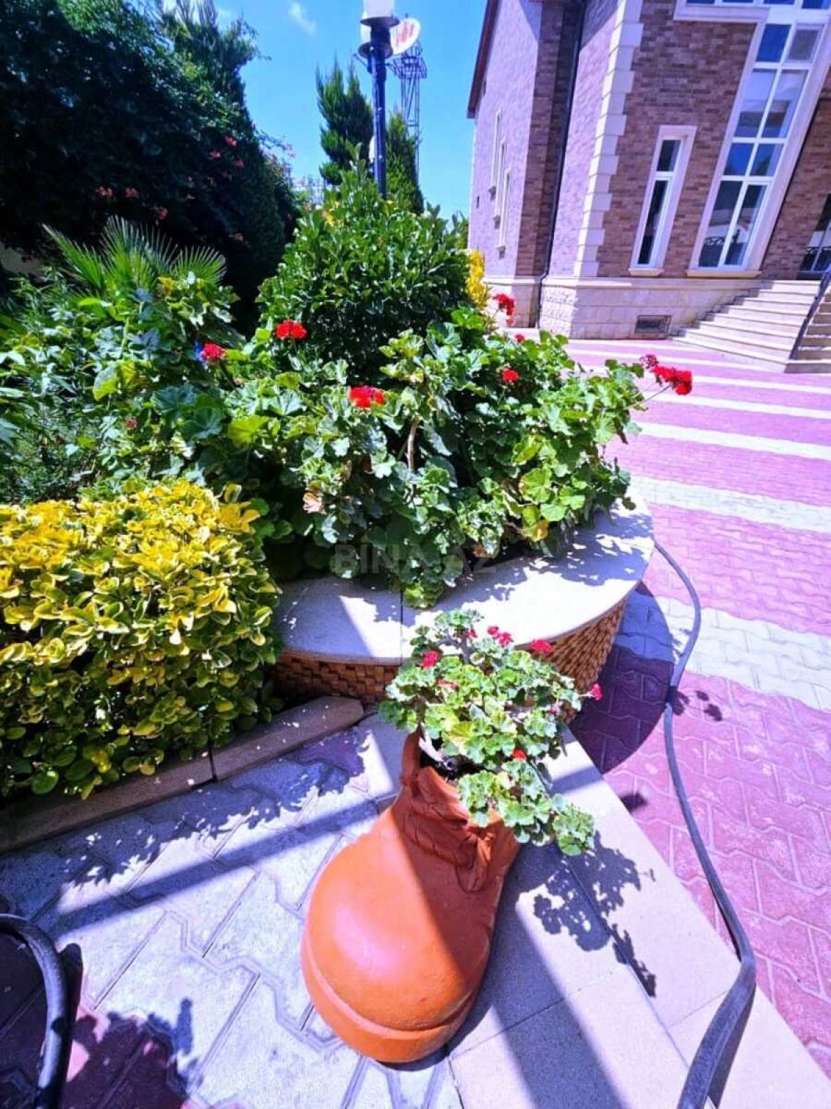 Satılır 5 otaqlı həyət evi 400 m²