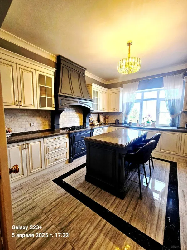 Satılır 5 otaqlı həyət evi 400 m²