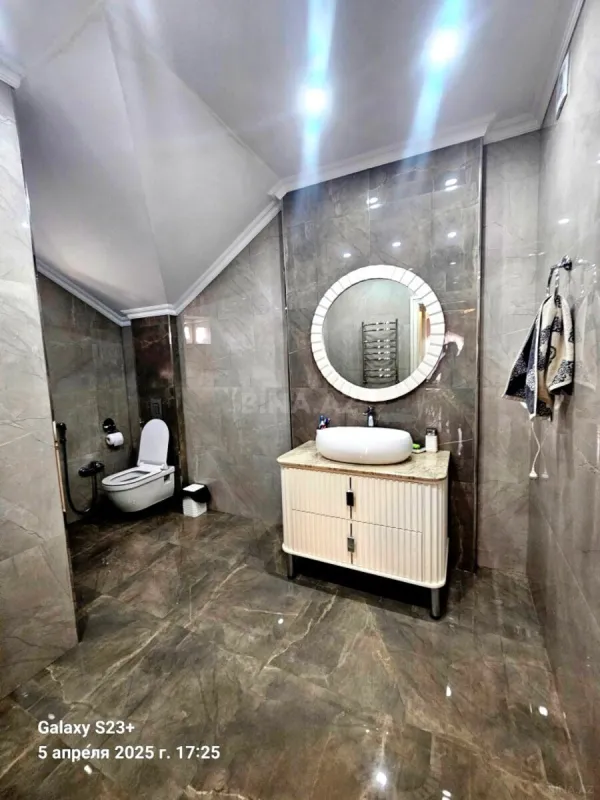 Satılır 5 otaqlı həyət evi 400 m²