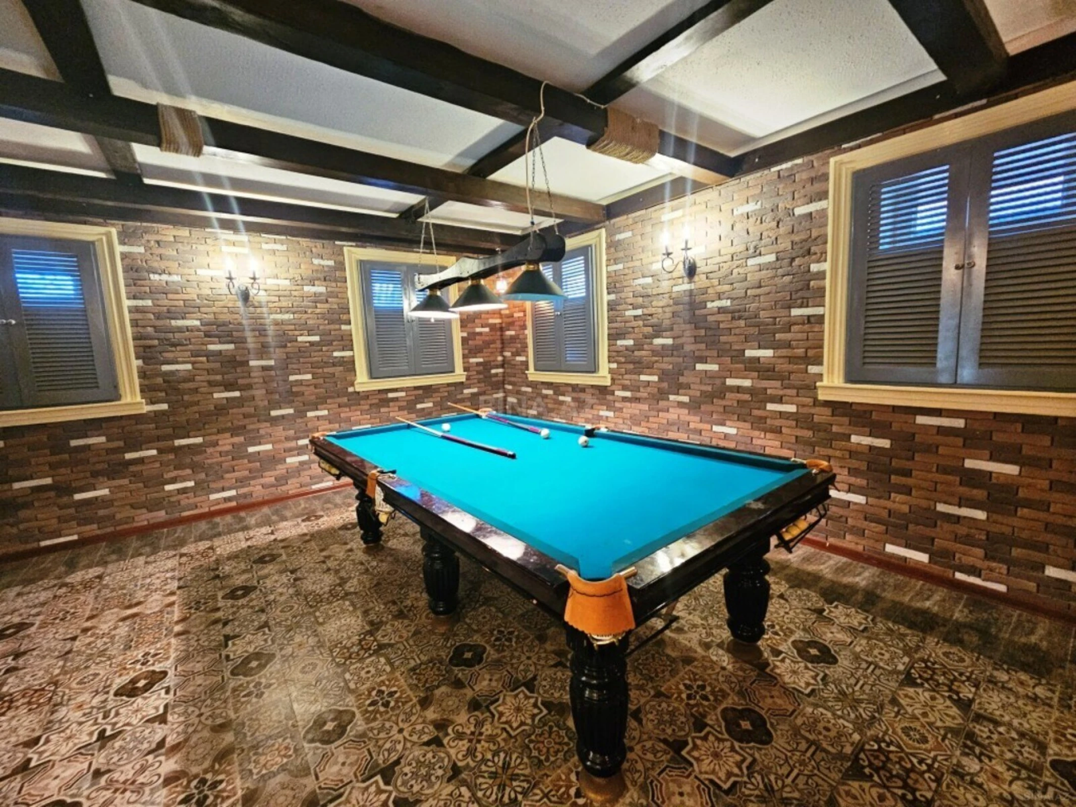 Satılır 5 otaqlı həyət evi 400 m²