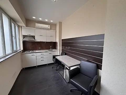 Satılır obyekt 300 m²