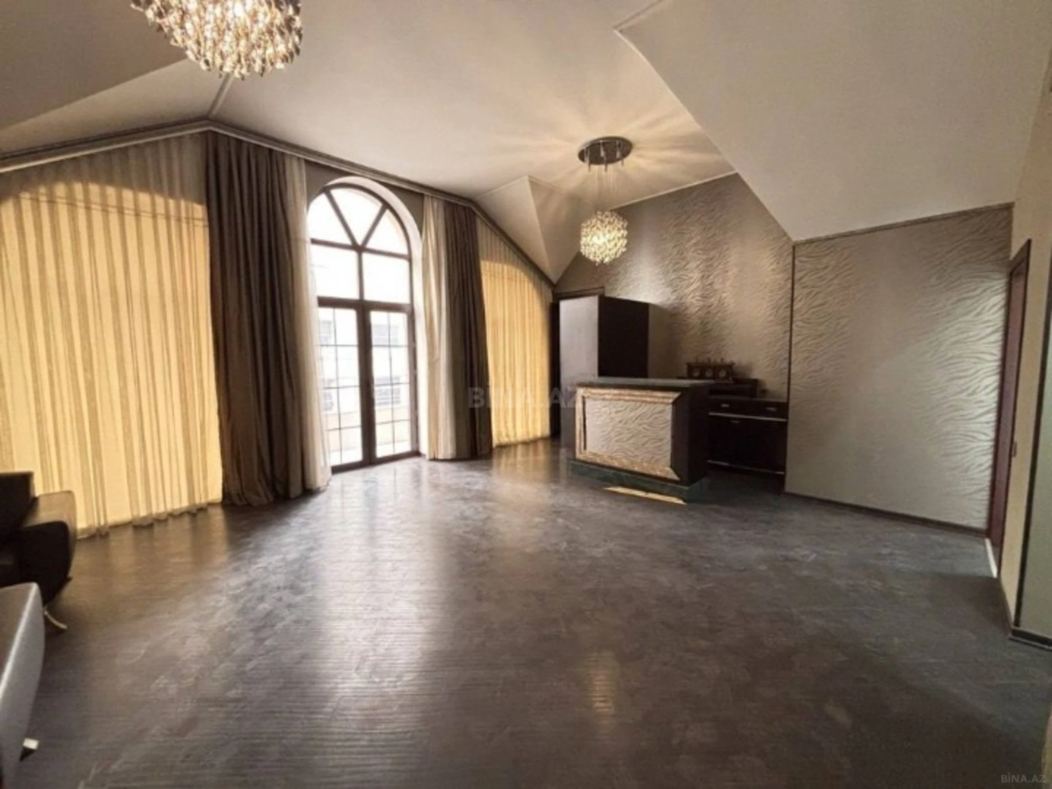 Satılır obyekt 300 m²