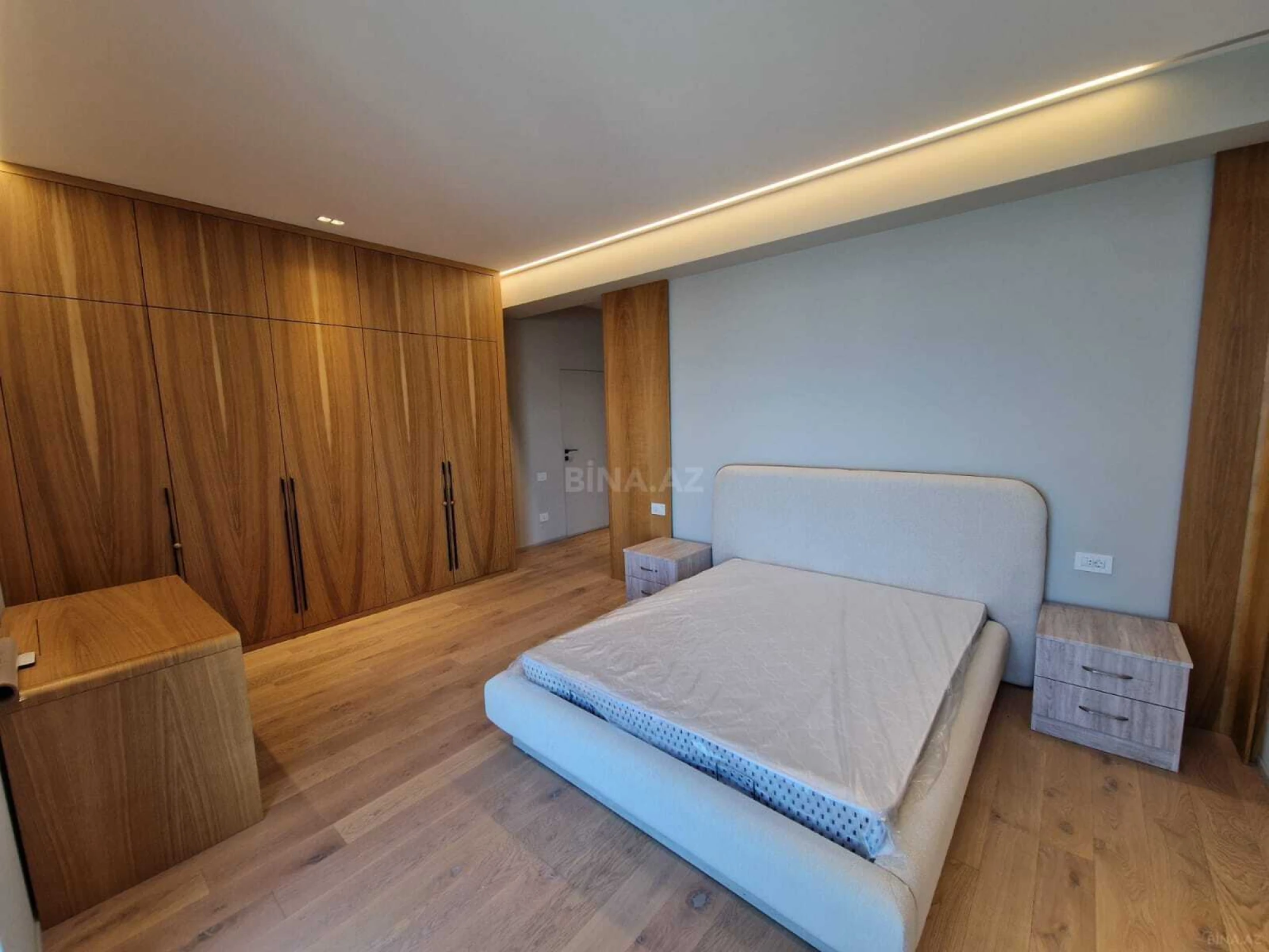 Kirayə verilir 3 otaqlı mənzil 180 m²