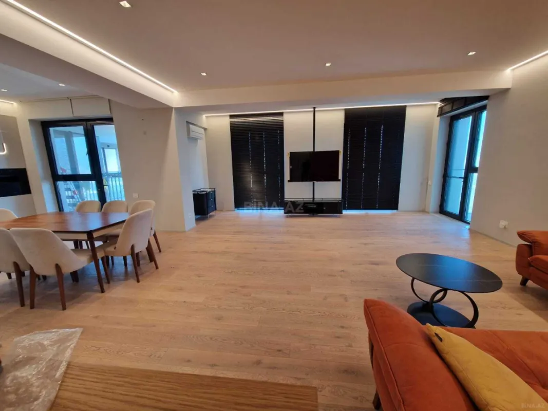 Kirayə verilir 3 otaqlı mənzil 180 m²