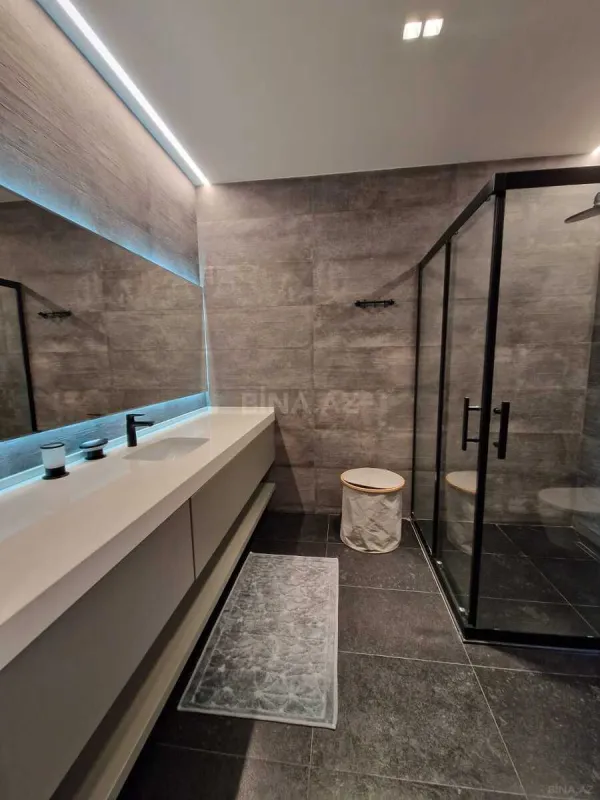 Kirayə verilir 3 otaqlı mənzil 180 m²