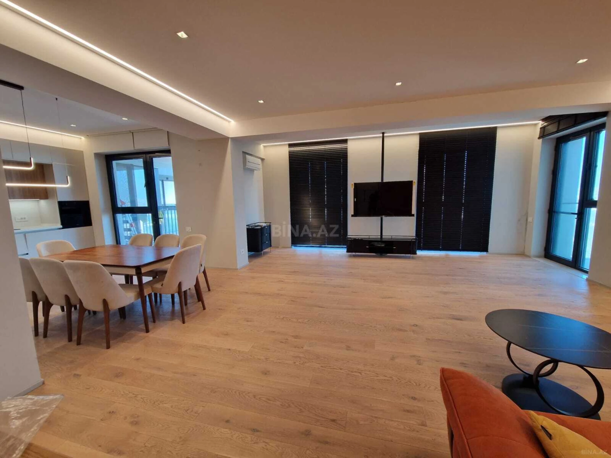 Kirayə verilir 3 otaqlı mənzil 180 m²