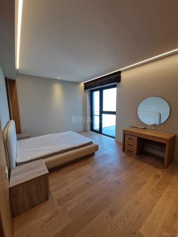 Kirayə verilir 3 otaqlı mənzil 180 m²