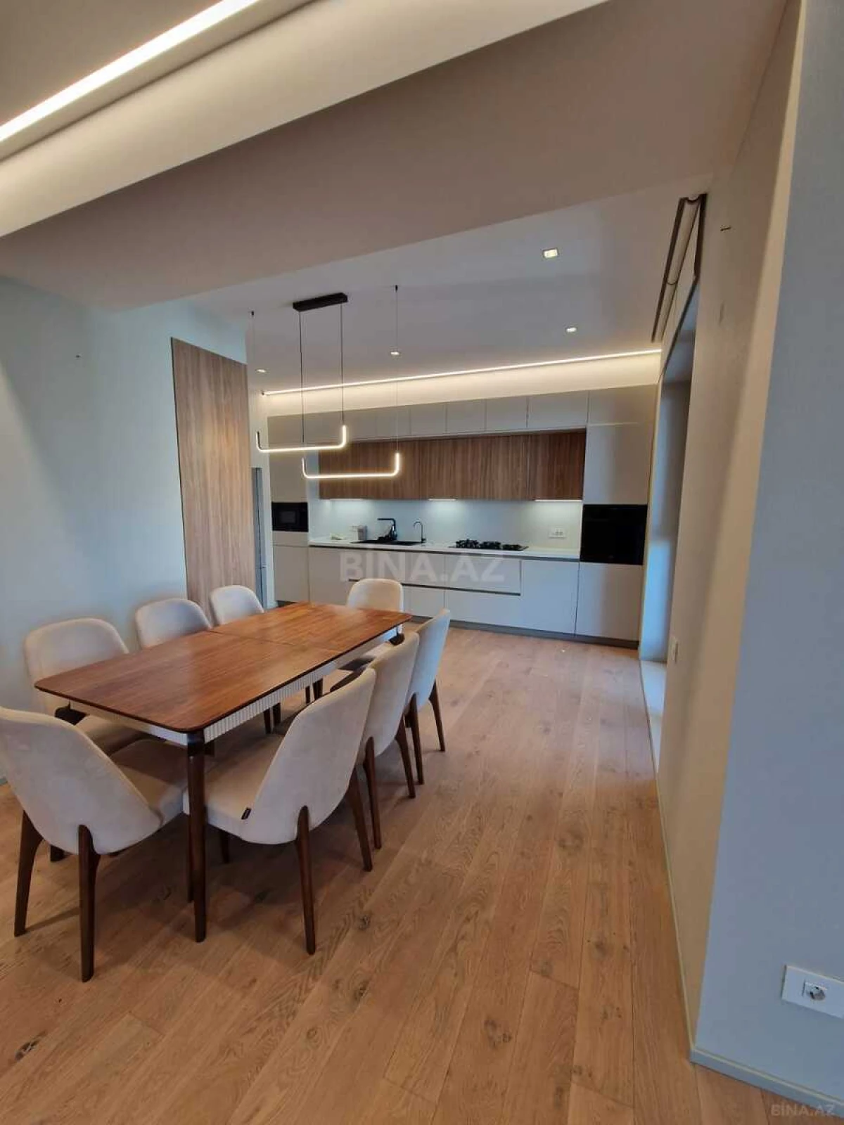 Kirayə verilir 3 otaqlı mənzil 180 m²