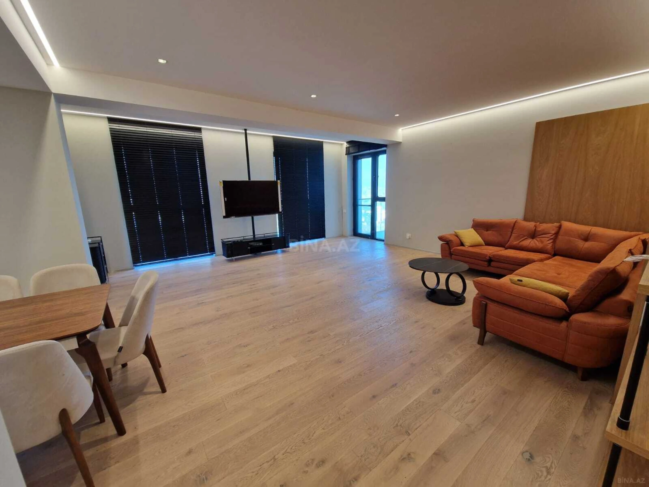 Kirayə verilir 3 otaqlı mənzil 180 m²