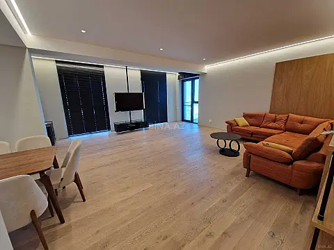 Kirayə verilir 3 otaqlı mənzil 180 m²