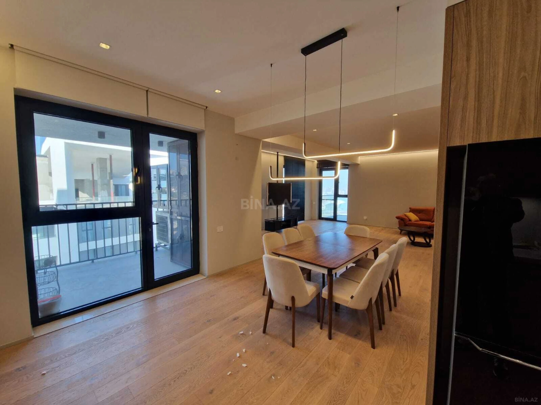 Kirayə verilir 3 otaqlı mənzil 180 m²