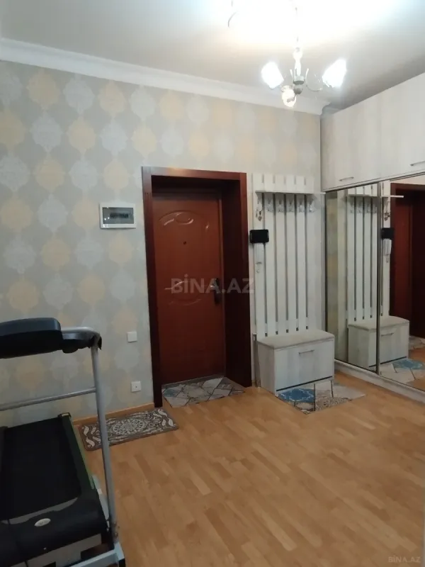 Satılır 3 otaqlı mənzil 118 m²