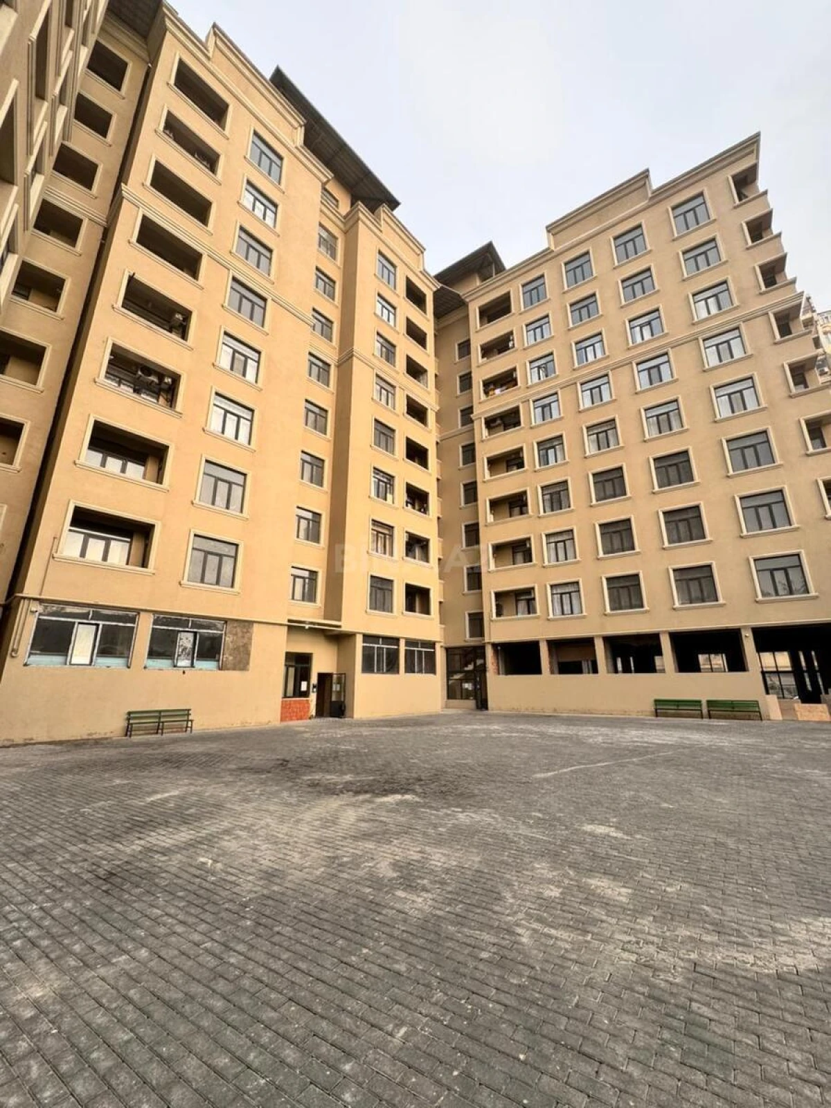 Satılır 4 otaqlı mənzil 146 m²