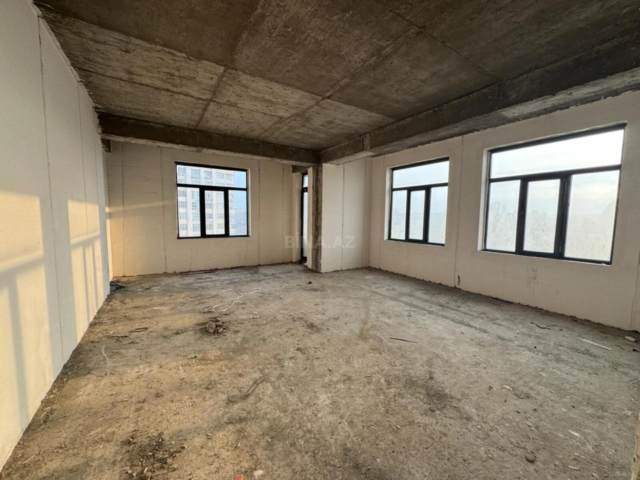 Satılır 4 otaqlı mənzil 146 m²