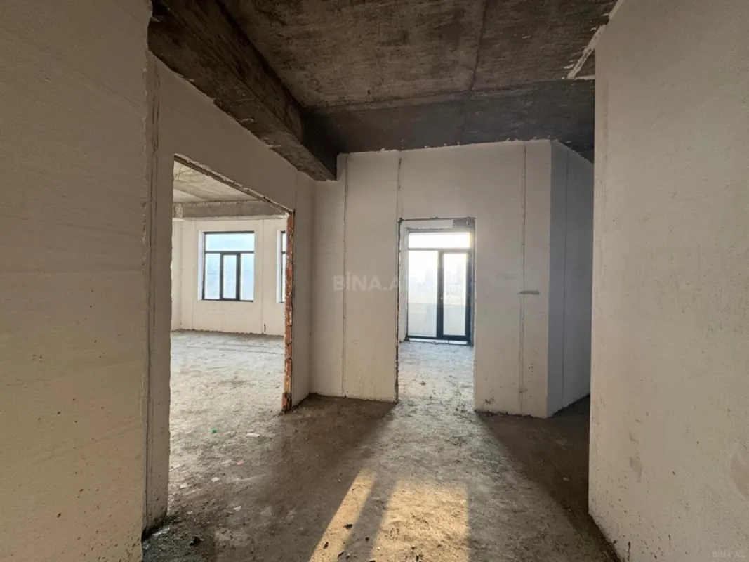 Satılır 4 otaqlı mənzil 146 m²